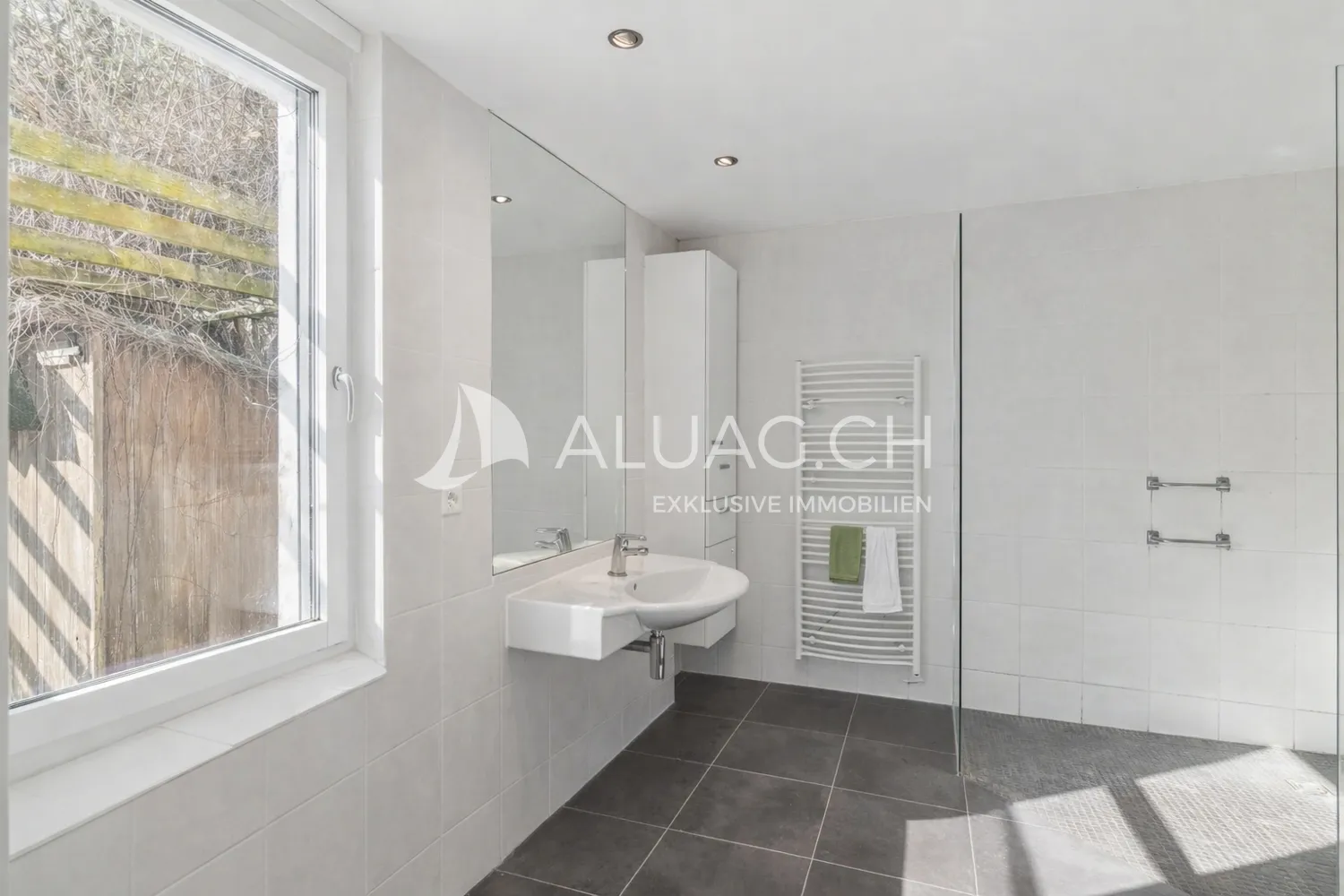 TERRASSENWOHNUNG MIT TRAUMHAFTER SEESICHT