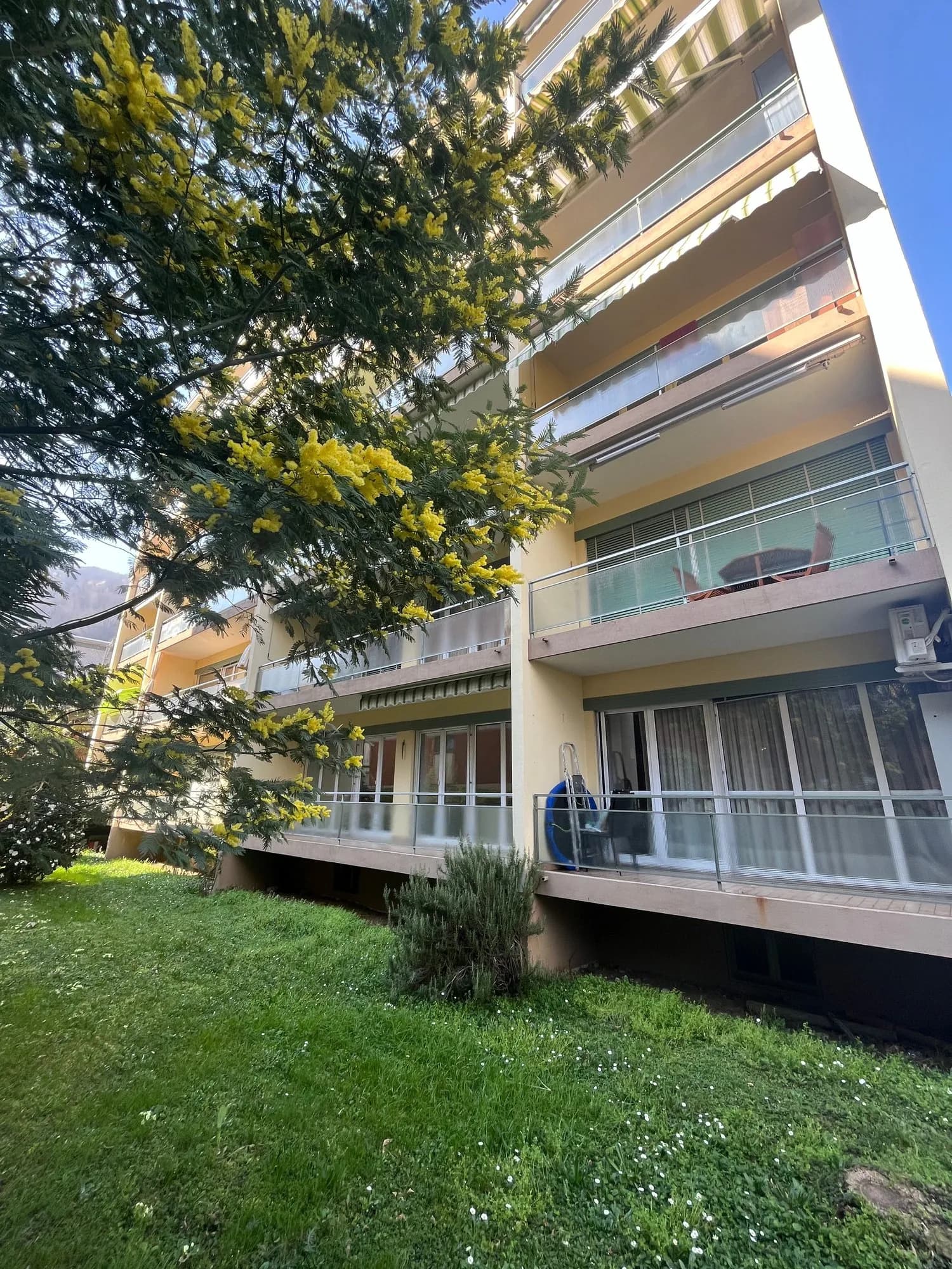 Ruhige 2,5-Zimmer-Wohnung in Agno / Zweitwohnsitz möglich  /Vendiamo anche in Residenza Secondaria Tranquillo appartamento di 2,5 locali ad Agno