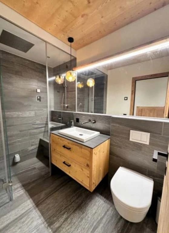 Moderne 5.5-Zimmer-Maisonette mit Tiefgarage, Laax