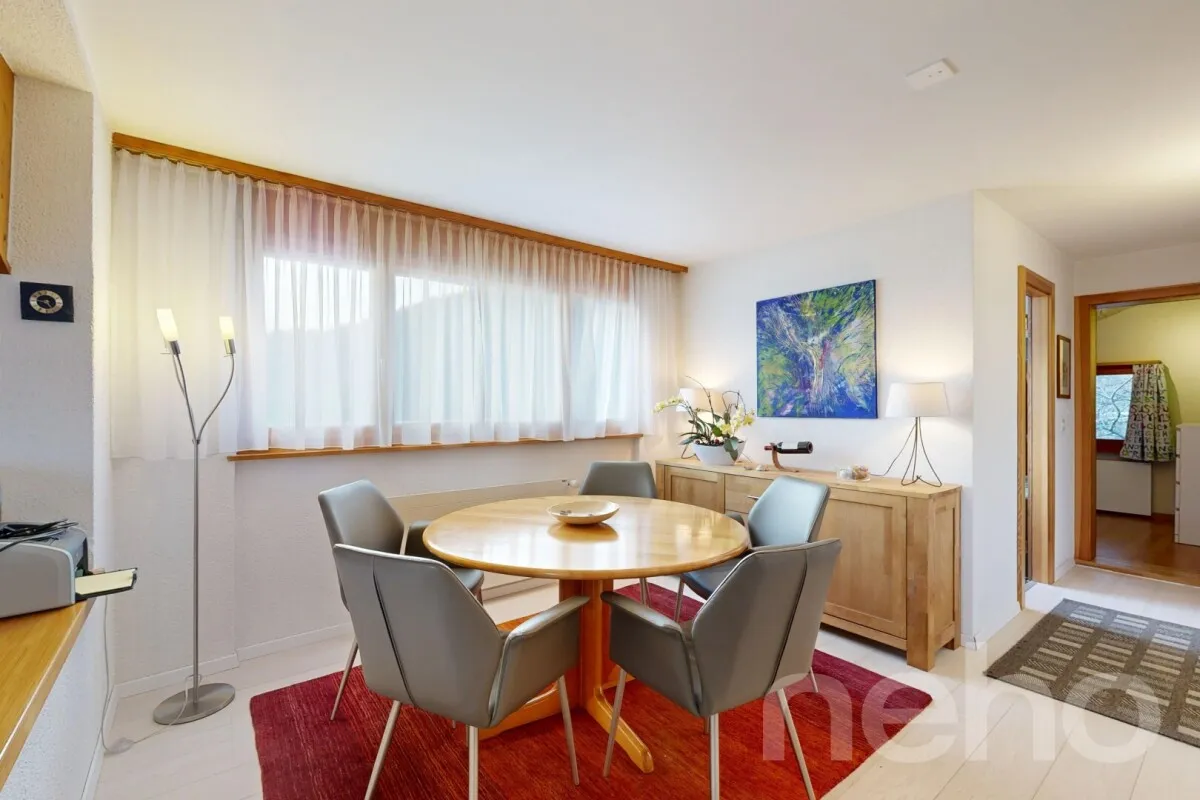 Schöne möblierte Dachgeschosswohnung mit Galerie