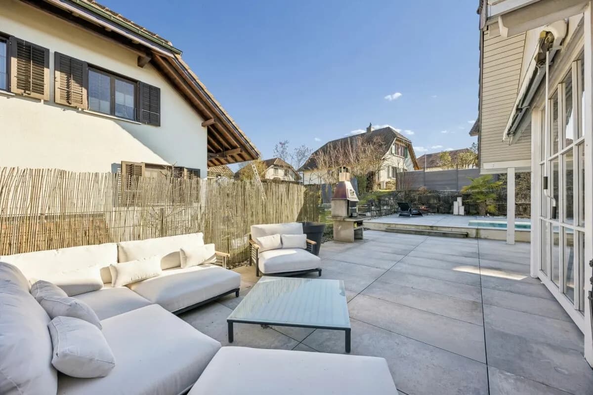 5.5-Zimmer-Einfamilienhaus mit Pool, ländlich und ruhig gelegen