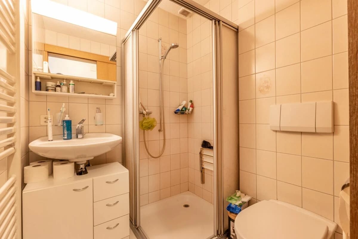 Potenzialreiches Bauernhaus mit drei Wohneinheiten und Scheune