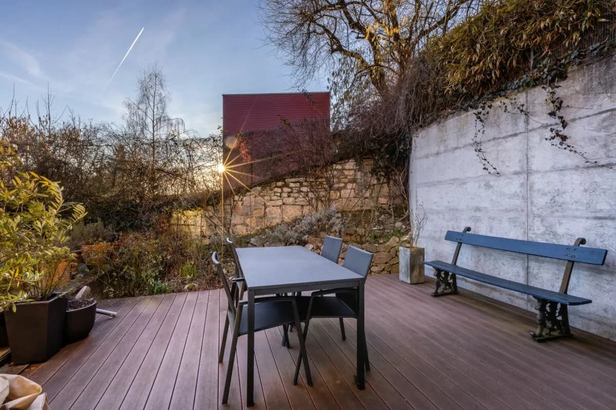 Grosse Sonnenterrasse plus Cheminée im exklusives Terrassenhaus beim Lindli