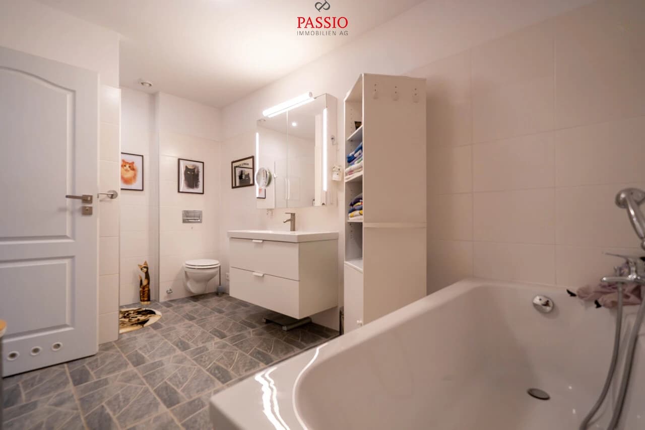 8.5-Zimmer-Mehrfamilienhaus mit 3 Wohnungen an unverbaubarer Lage