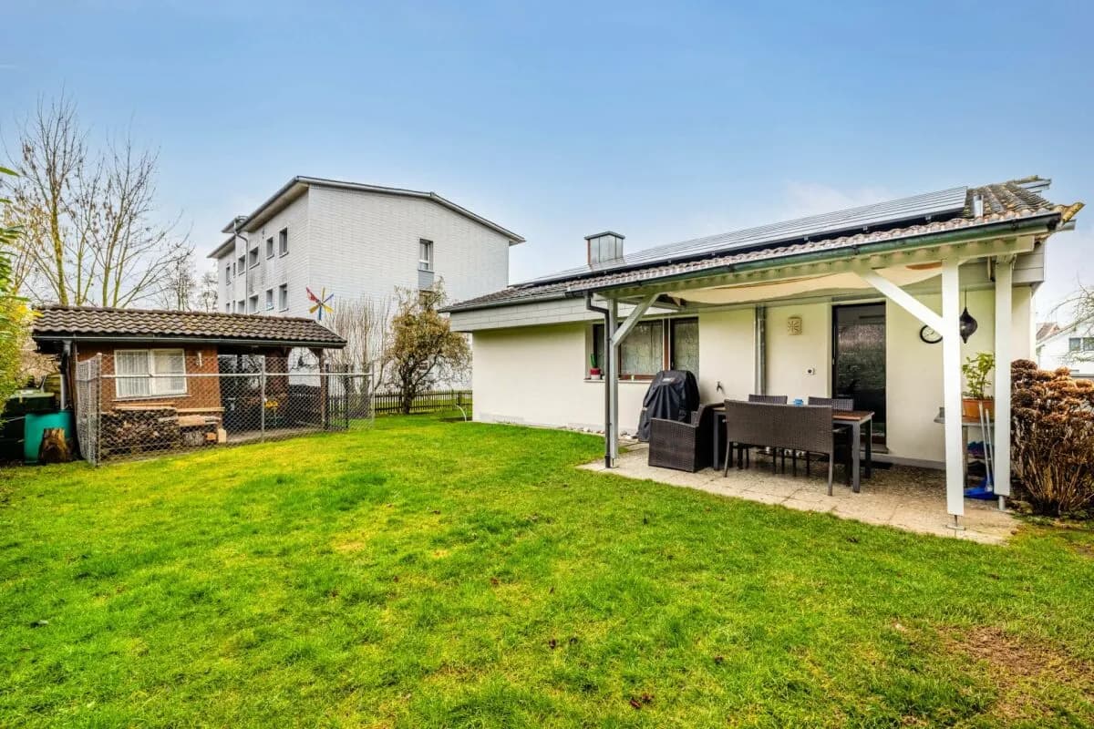 MODERNISIERTES 6.5-ZIMMER-EINFAMILIENHAUS IN RUHIGER LAGE ? FAMILIENFREUNDLICH, MIT GEPFLEGTEM GARTEN UND SCHULNÄHE