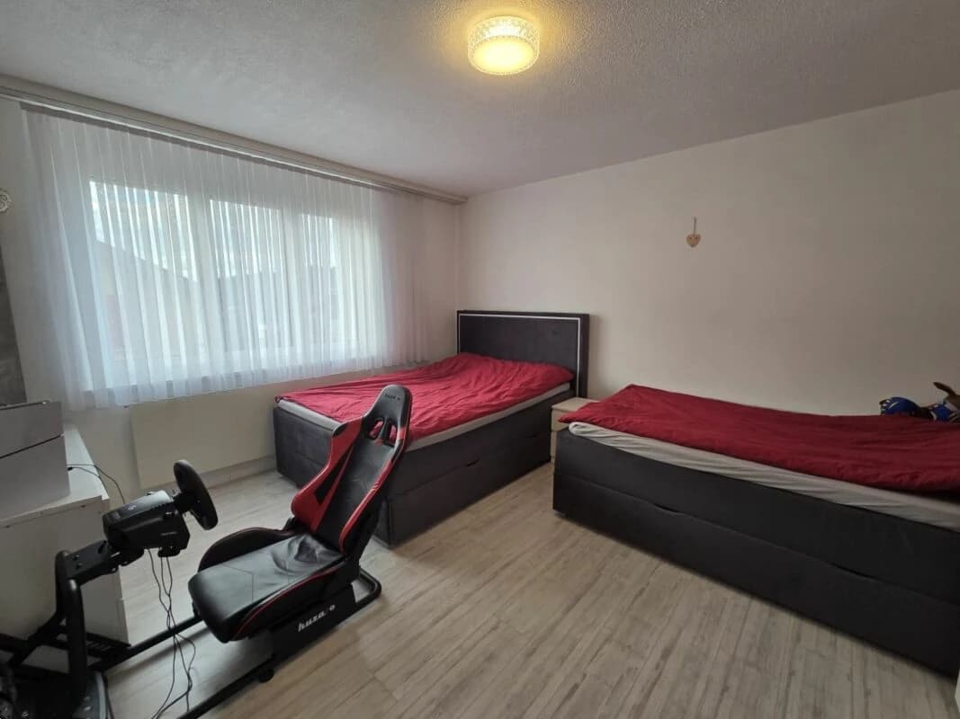 Zu verkaufen im Zihlackerring 13 in Turbenthal grosse 4.5 Zi.-Wohnung. Nur 2 Gehminuten bis ÖV.