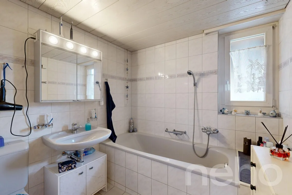 Charmantes Zweifamilienhaus mit Potenzial in Kappelen