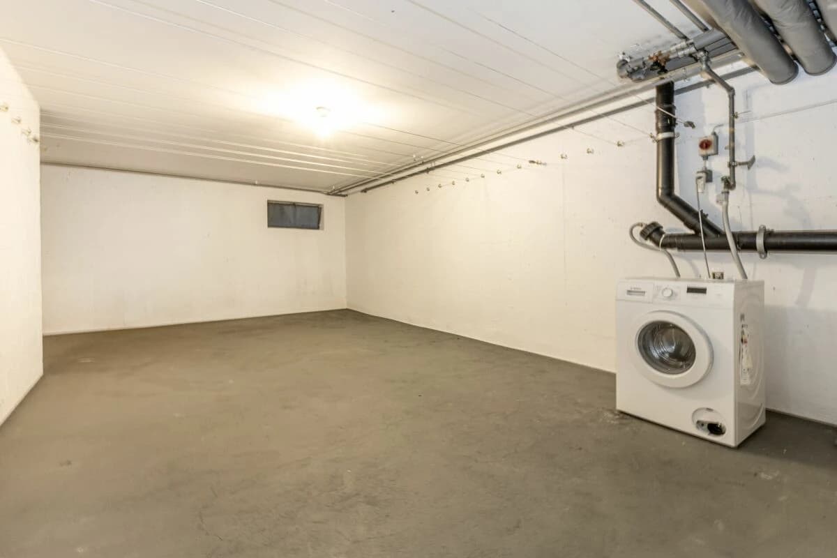 Renoviertes 5-Zimmer Mittelhaus mit Aussenparkplatz im beliebten Nägelseequartier