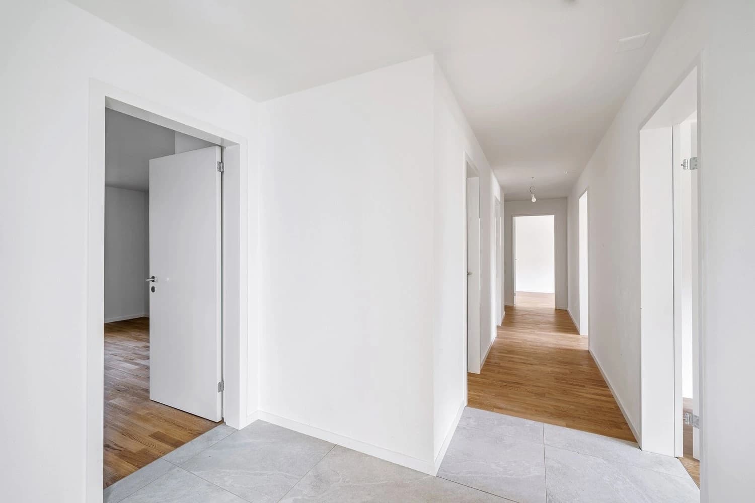 Helle, moderne Wohnung mit Gartensitzplatz