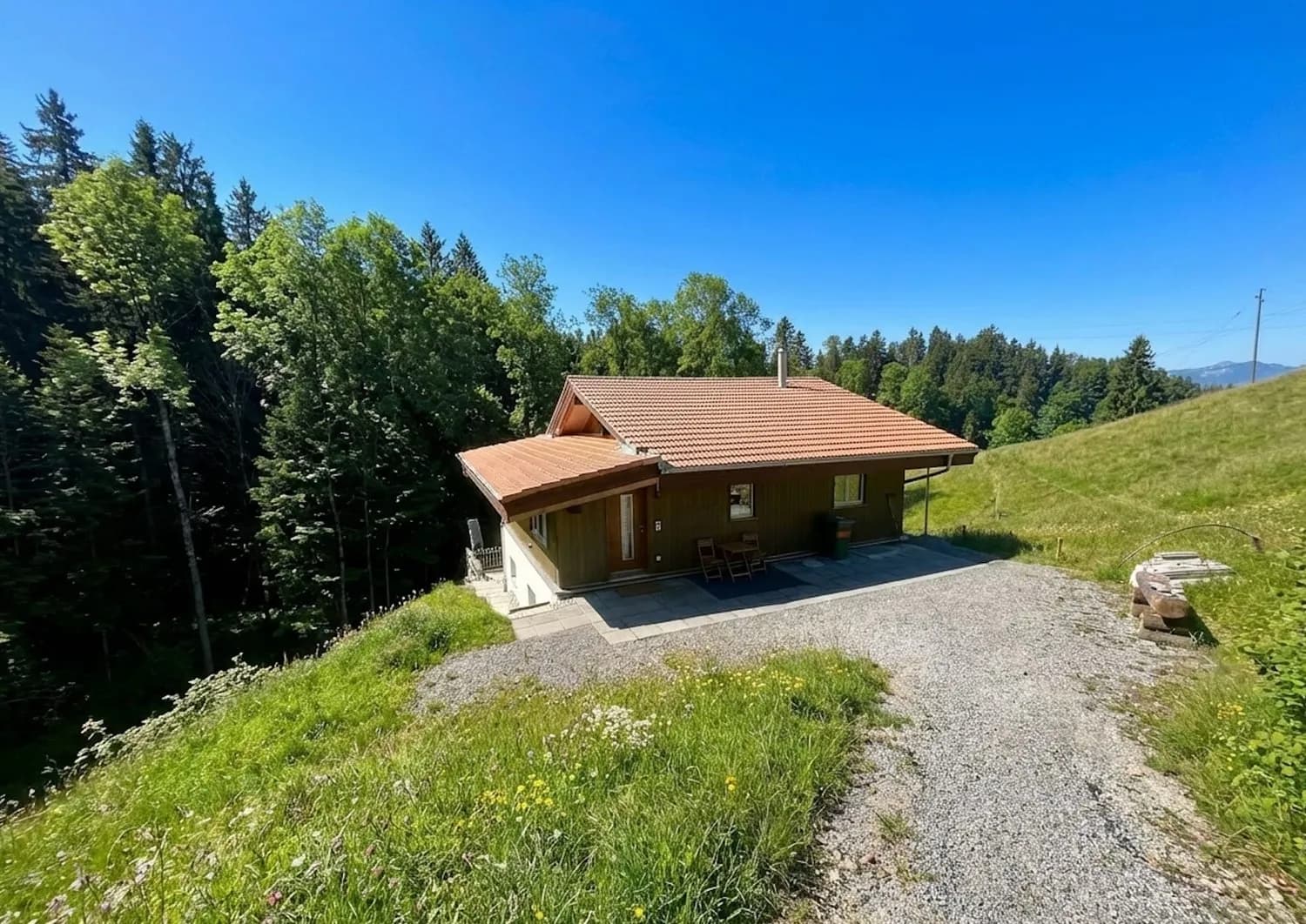 Exklusive Alleinlage mit grossem Umschwung in Goldiwil  sonnig & absolut privat