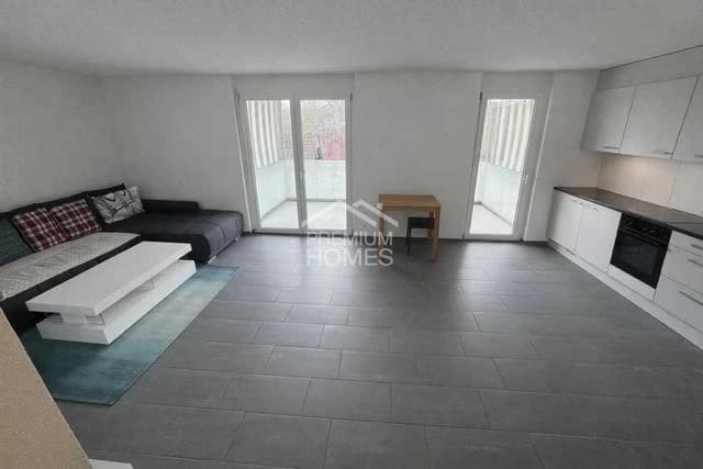 Moderne 2.5-Zimmerwohnung mit Lift und Balkon