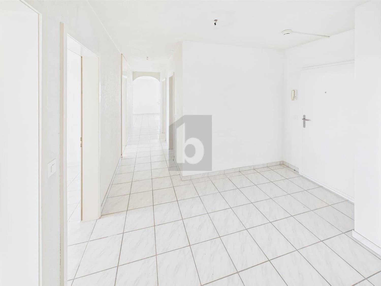 HELL, ZENTRAL UND MIT AUSSICHT