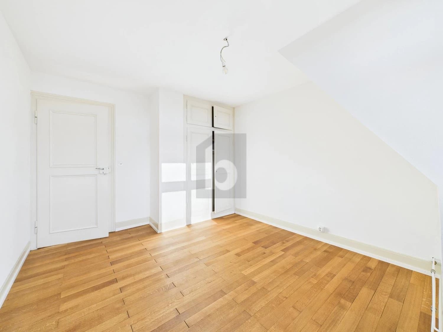 LICHTDURCHFLUTET MIT FREIEM BLICK