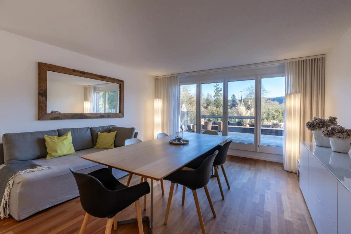 Grosse Sonnenterrasse plus Cheminée im exklusives Terrassenhaus beim Lindli