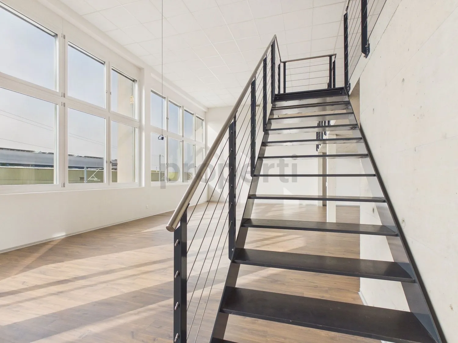 Helle Loft-Wohnung mit Balkon und Galerie