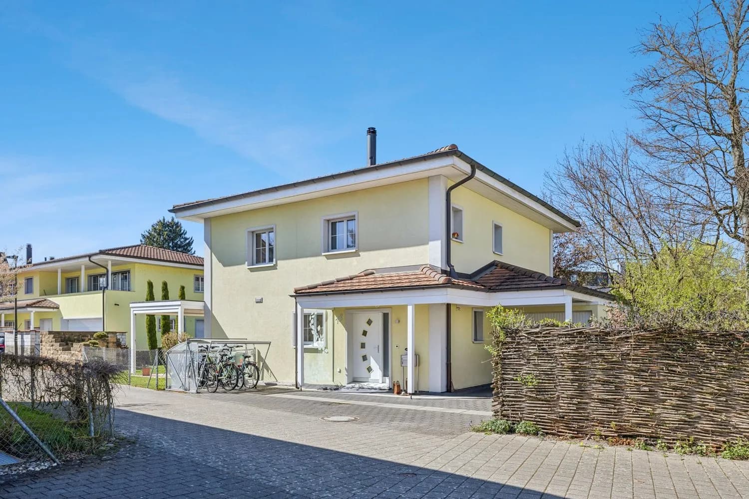 Gepflegtes Einfamilienhaus in Suhr  ruhige Wohnlage, modernes Ambiente und durchdachte Architektur