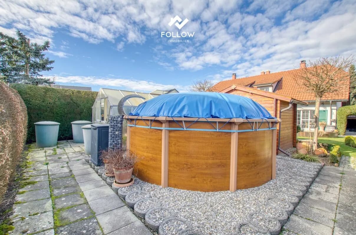 Eckhaus mit privatem Gartenparadies