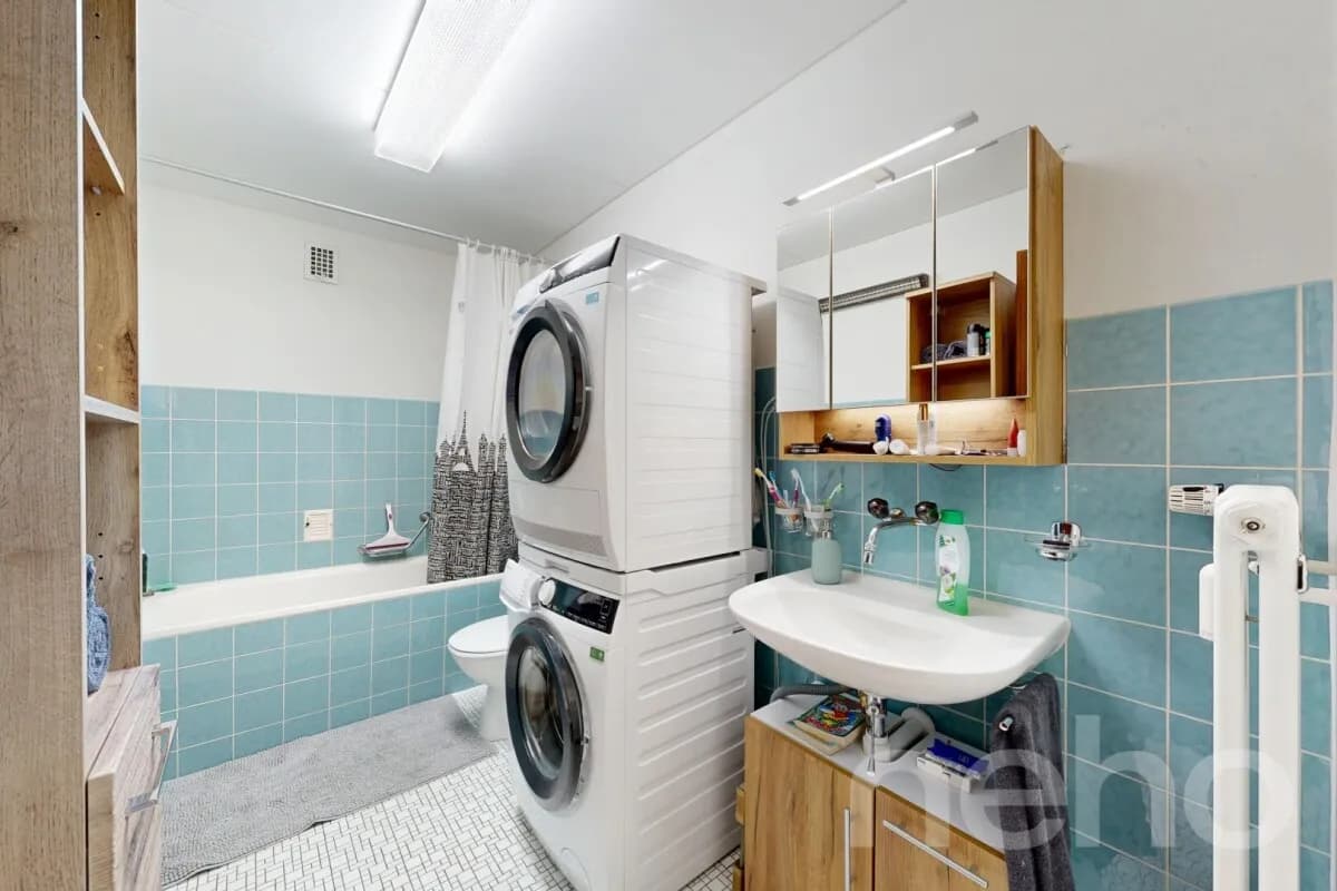 Grosszügige 5.5-Zimmer-Dachwohnung mit Weitsicht an ruhiger Lage