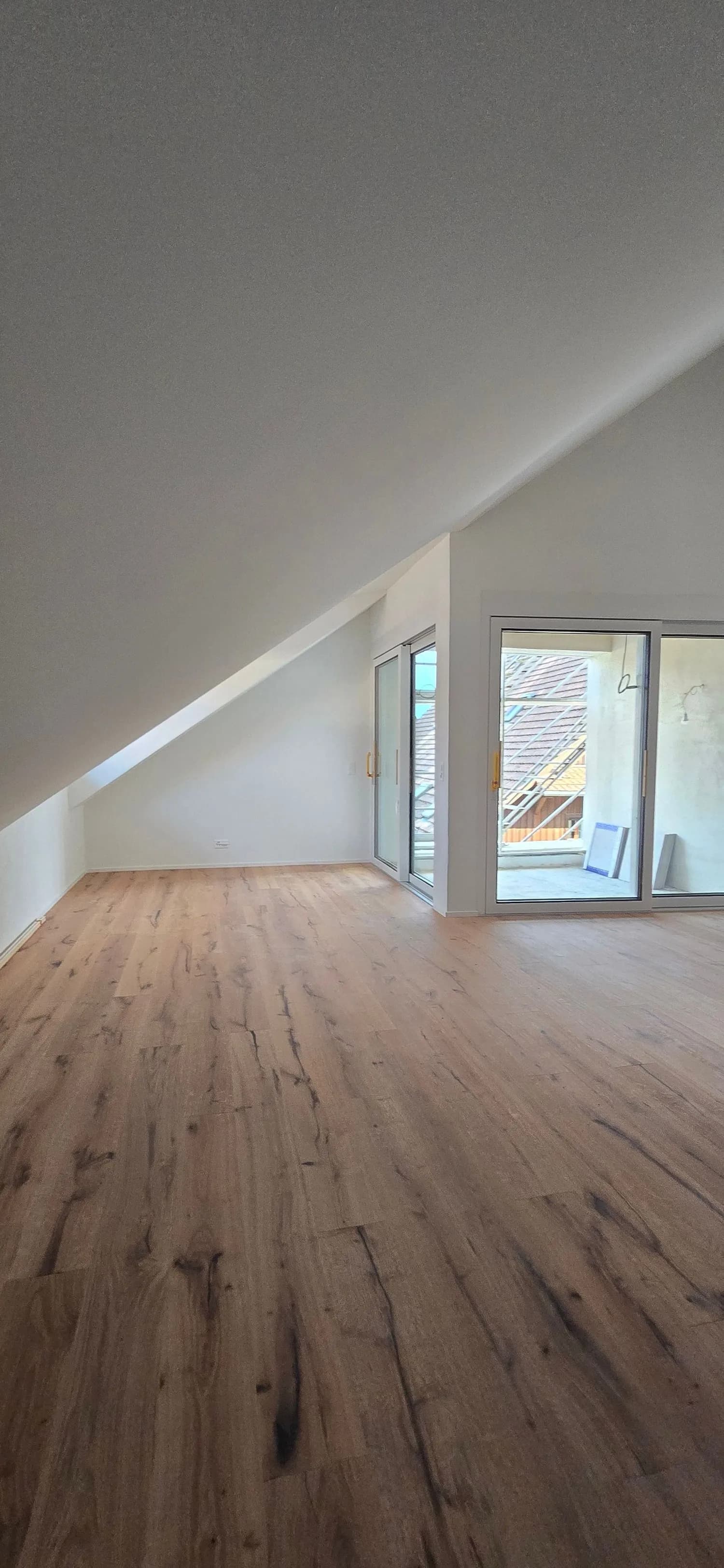 Moderne 3.5-Zimmer-Dachwohnung  lichtdurchflutet & einladend