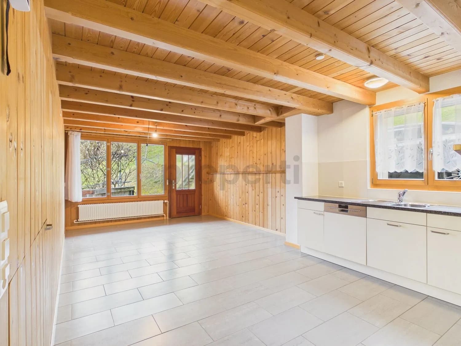 4.5-Zimmer-Dachwohnung in ruhiger, sonniger Lage