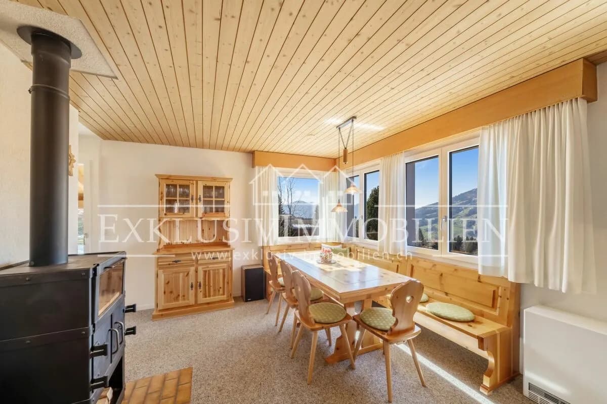 Alpiner Charme trifft Seepanorama - Ihr Rückzugsort über dem Ägerisee