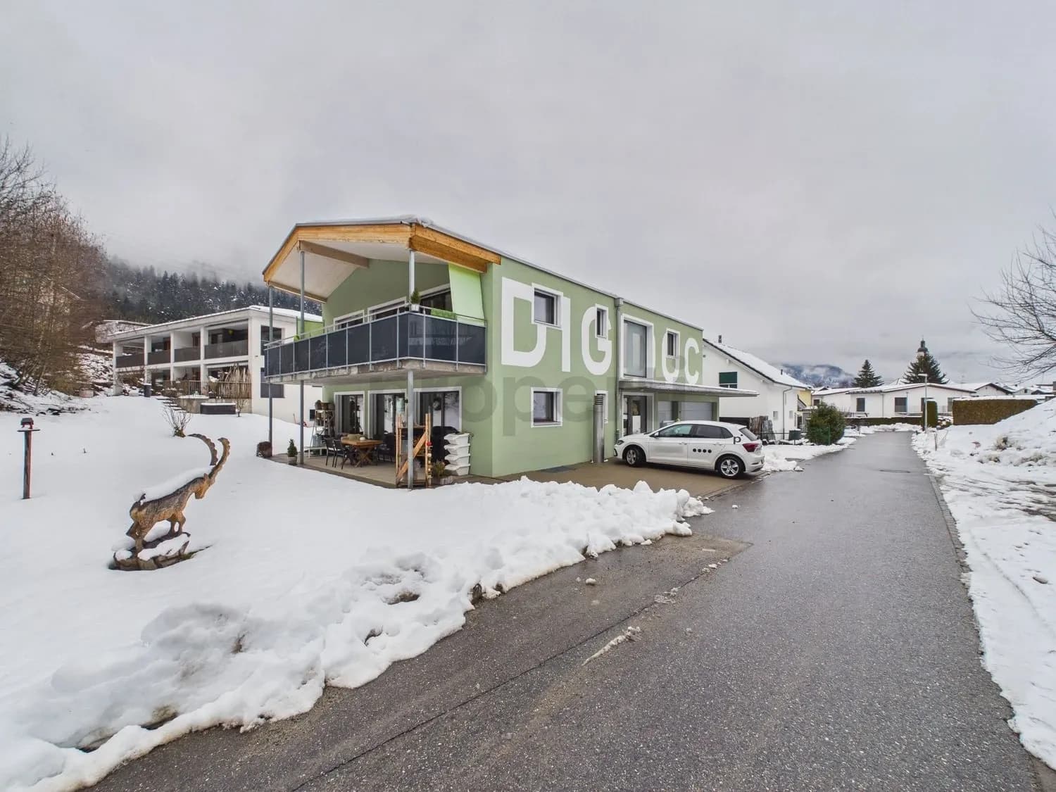 Moderne 3.5-Zimmer-Wohnung mit Minergie-P Standard, Rhäzüns