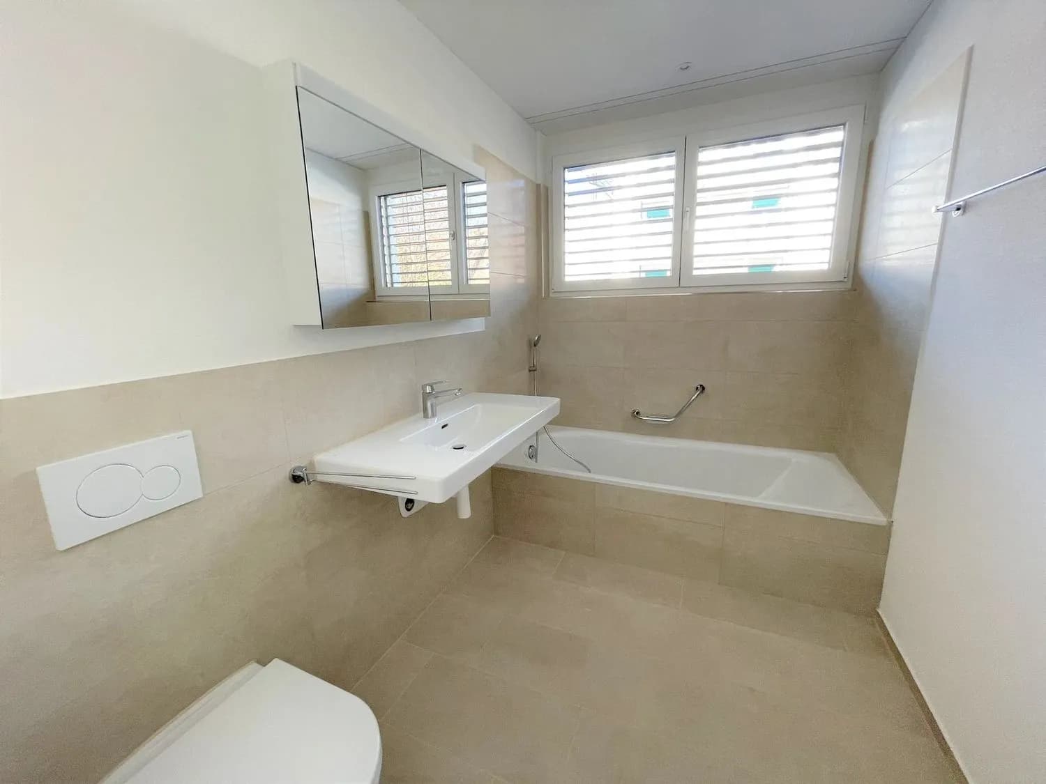 Grosszügige und moderne 4.5 Zimmer Wohnung im 1. OG