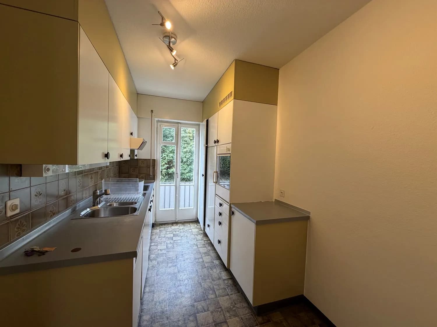 Gartenwohnung mit schönem Sitzplatz 1 Jahr befristet