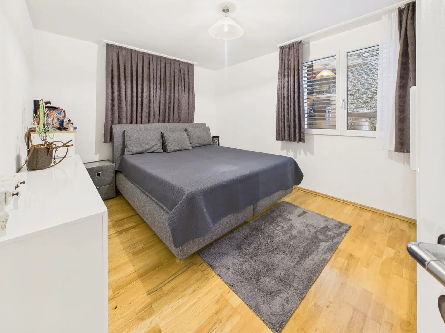 Moderne 6,5-Zimmer-Doppelhaushälfte in Uznach