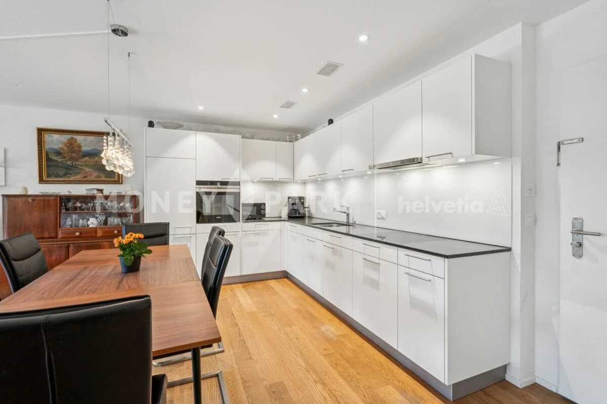 Charmante 2.5-Zimmer-Gartenwohnung mit riesigem Privatgarten