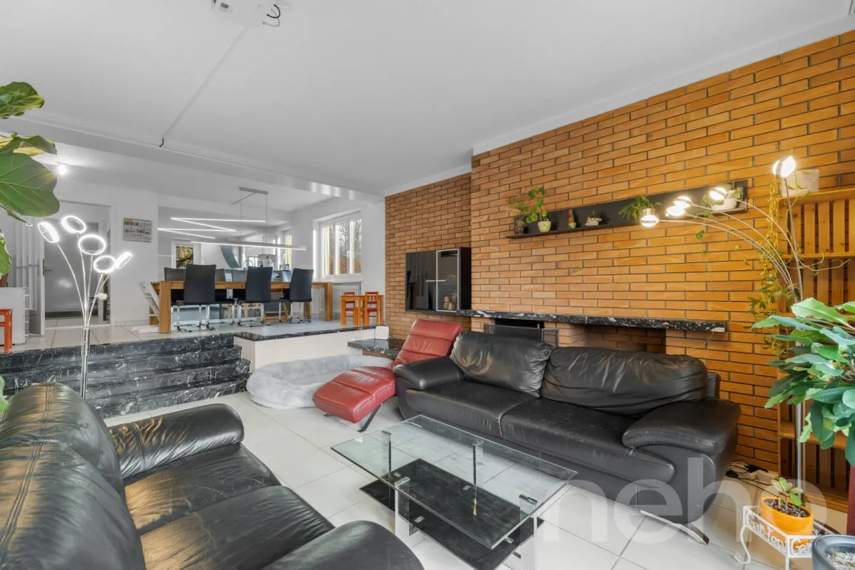 Grosses Einfamilienhaus mit Einliegerwohnung und Gartenparadies