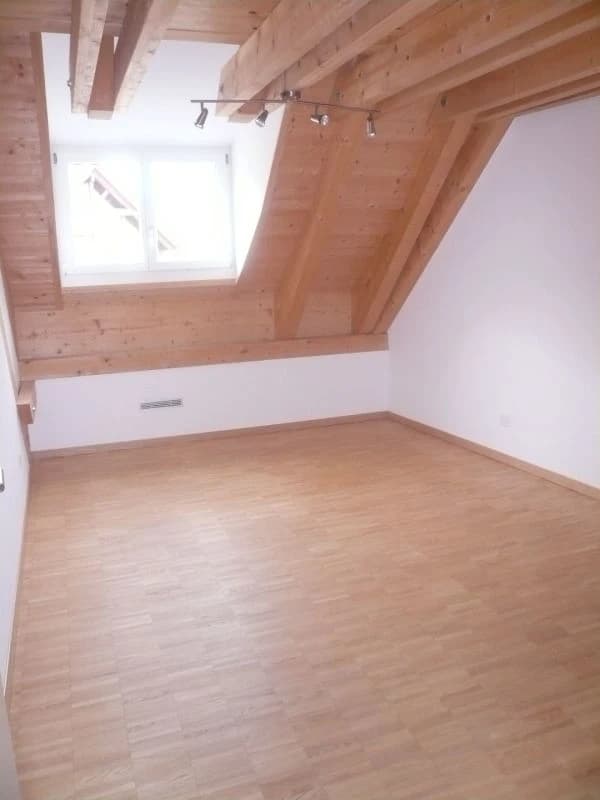 moderne 3.5 Zimmer-Dachwohnung im Zentrum von Mels