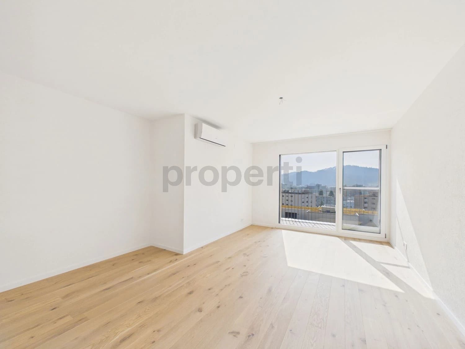 Moderne 4.5-Zimmer-Wohnung mit sonnigen Terrassen in Winterthur