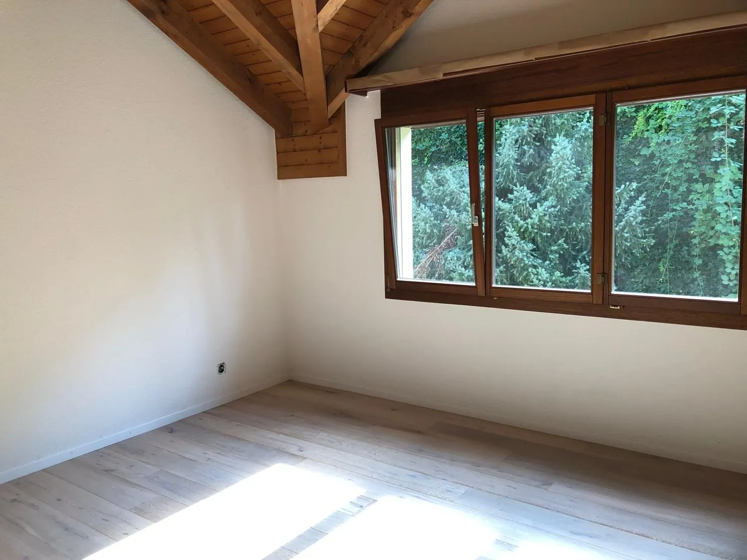 Moderne 4.5-Zimmer-Maisonette mit wunderbarer Seesicht in Wollerau