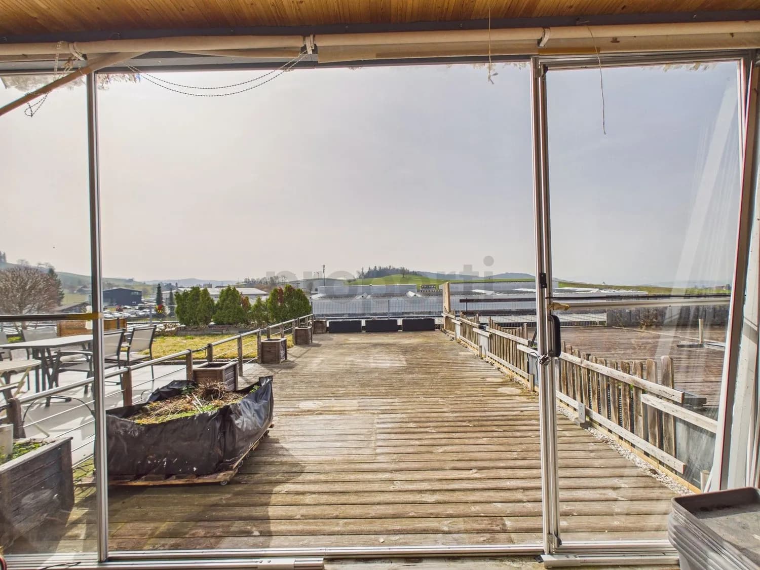 Helle Loft-Wohnung mit Balkon und Galerie