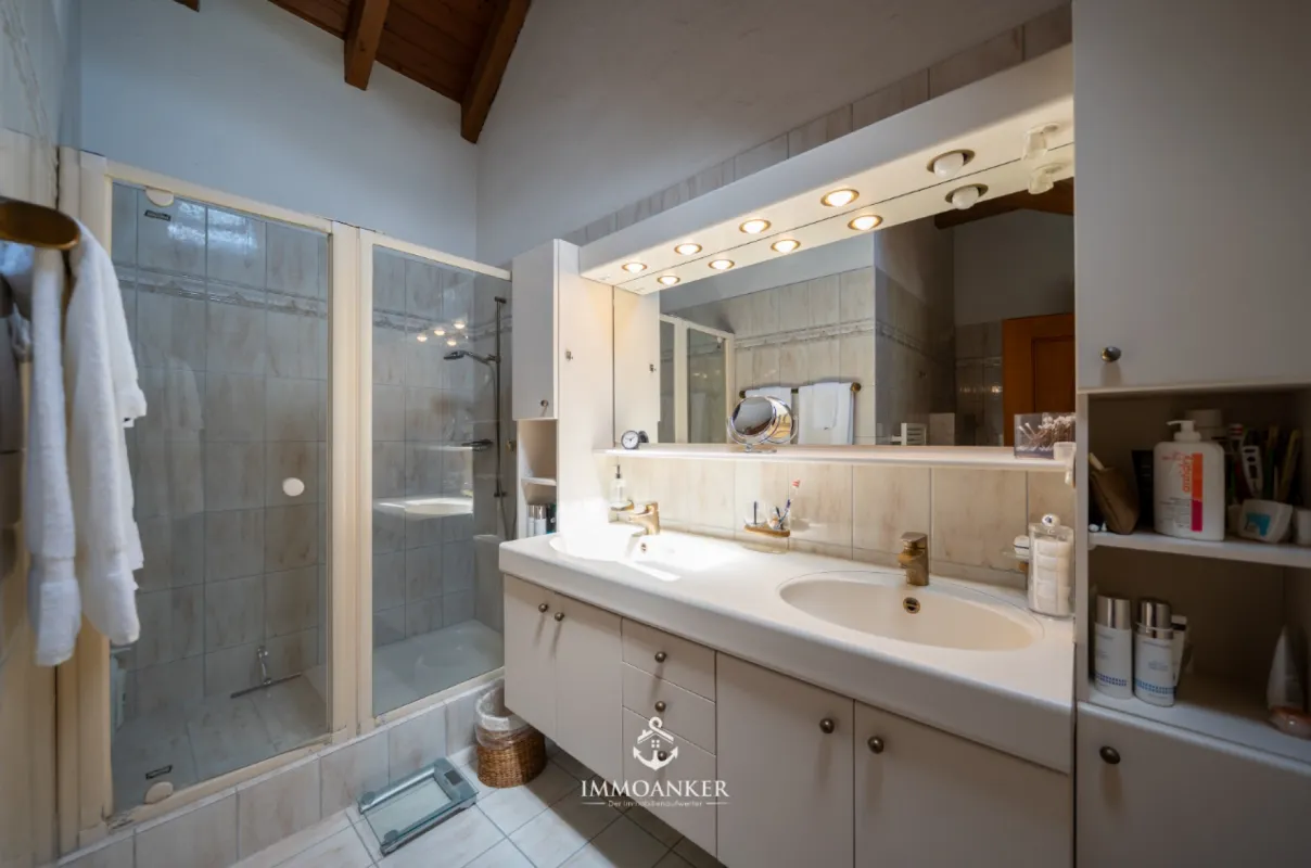 Private Poolvilla mit Einliegerwohnung - Ihr Rückzugsort in Fällanden