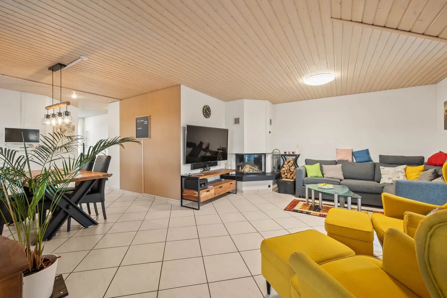 GROSSZÜGIGE 5.5 ZIMMER DACHWOHNUNG MIT AUSBAUMÖGLICHKEITEN