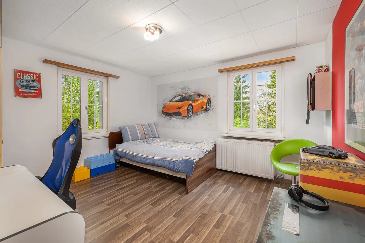 Grosszügiges Einfamilienhaus mit Gartenidylle und Potenzial