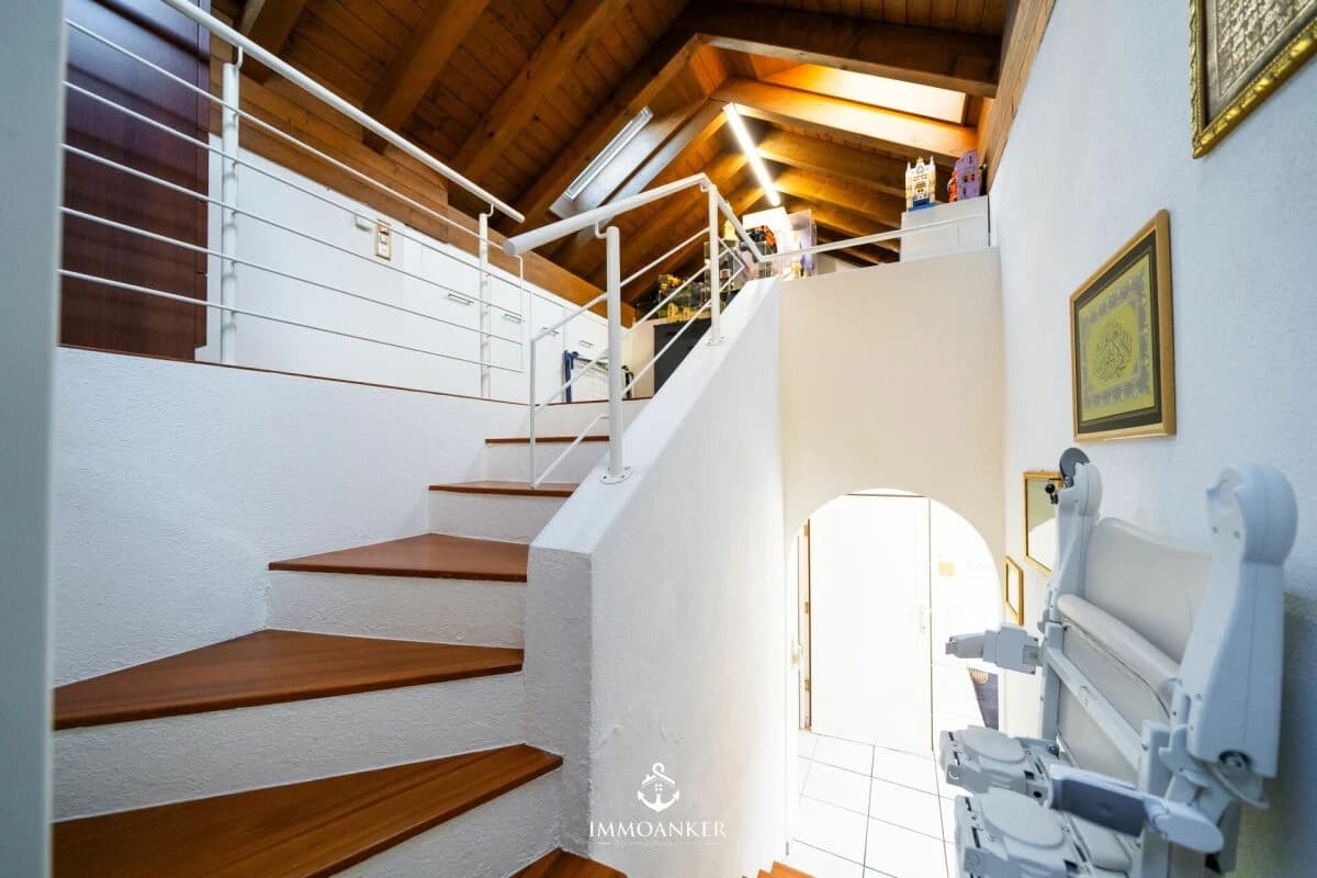 Exklusive 6.5-Zimmer-Dachgeschosswohnung mit Lift direkt in die Wohnung - Seepark Altendorf