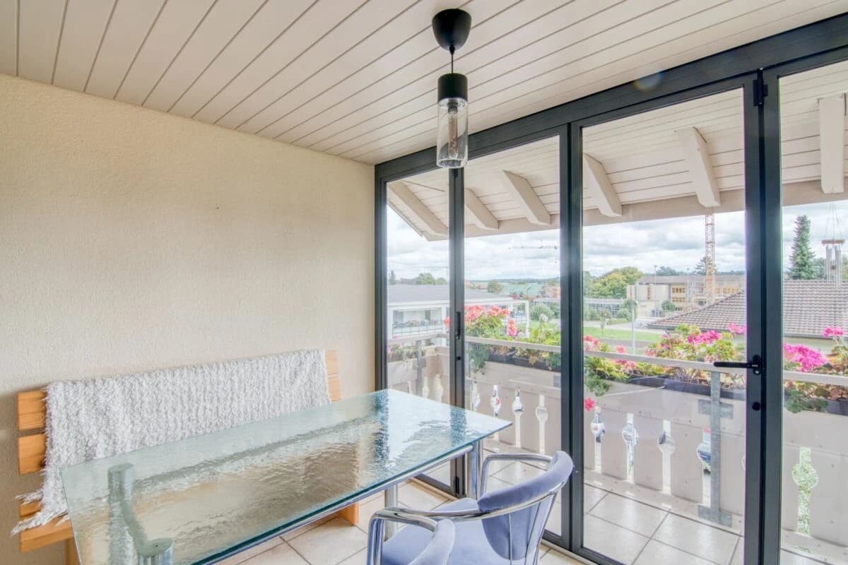 Grosszügiges 6.5-Zimmer-Einfamilienhaus mit Einliegerwohnung, Doppelgarage, 1'053 m² Gartenparadies und Weitsicht auf die Alpen