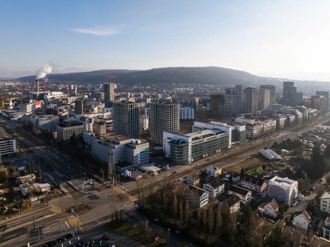 Seltene 3.5-Zimmer-Etagenwohnung im 16. OG mit toller Fernsicht in den Twin-Towers «The Metropolitans»
