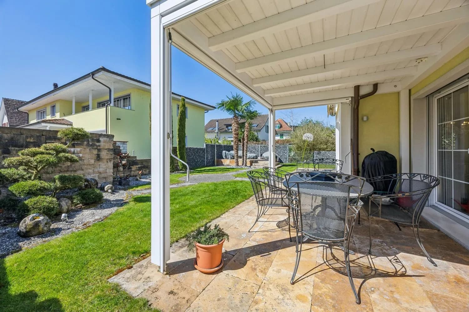 Gepflegtes Einfamilienhaus in Suhr  ruhige Wohnlage, modernes Ambiente und durchdachte Architektur