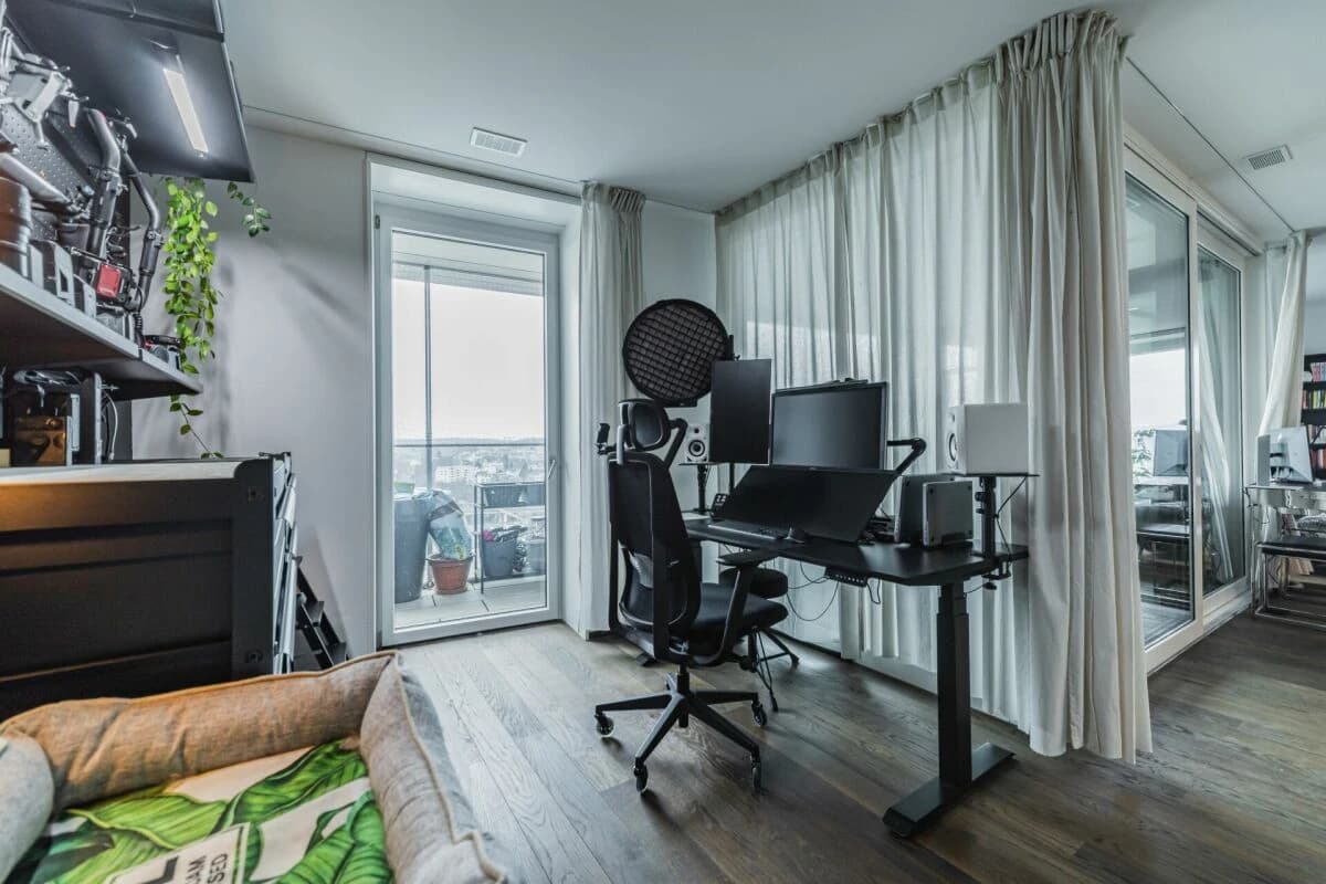 Seltene 3.5-Zimmer-Etagenwohnung im 16. OG mit toller Fernsicht in den Twin-Towers «The Metropolitans»