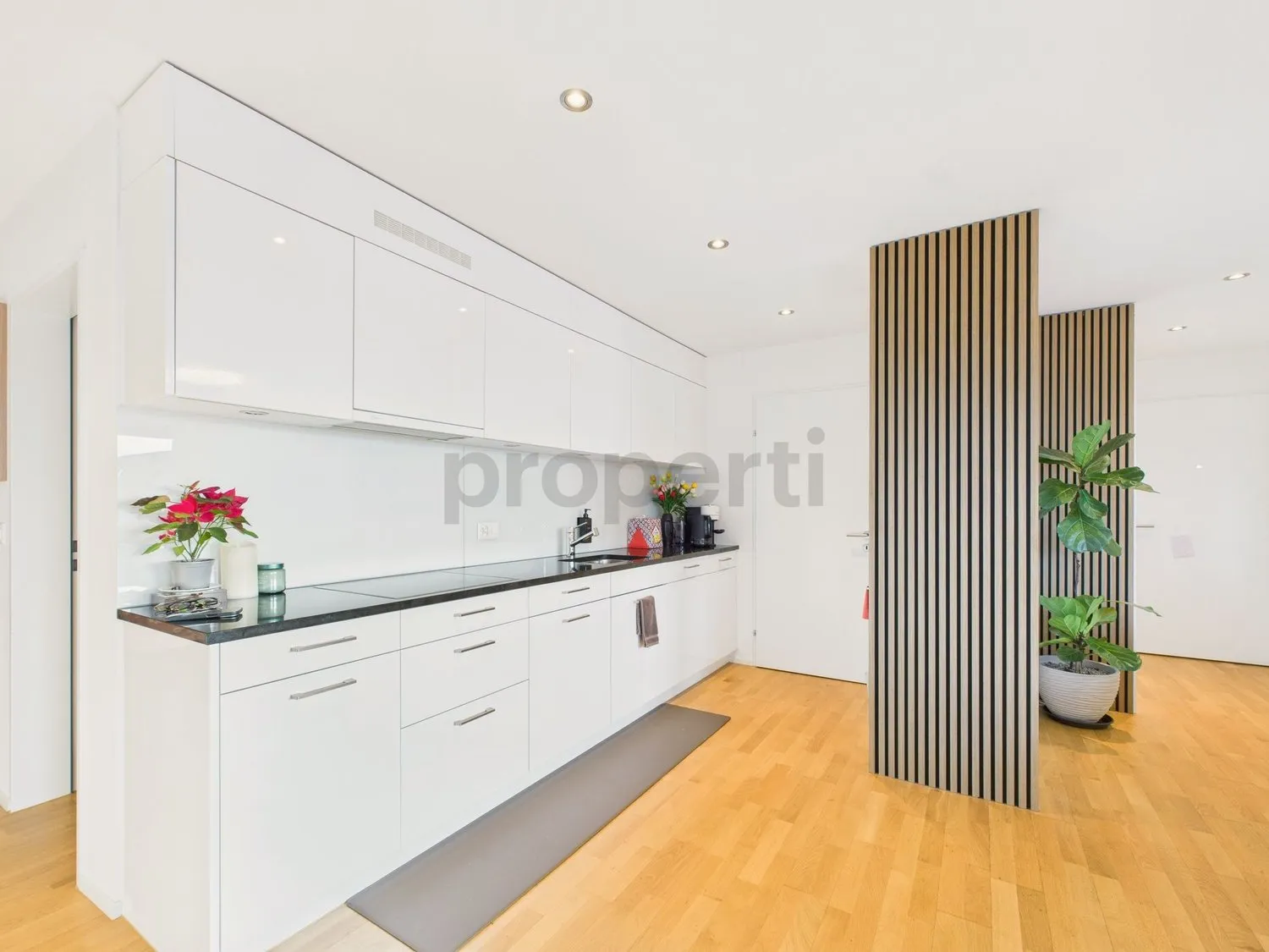 WEITBLICK MIT MODERNEM AUSBAU