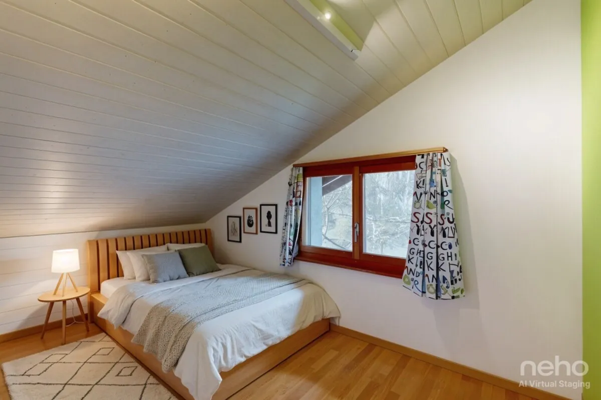 Schöne möblierte Dachgeschosswohnung mit Galerie