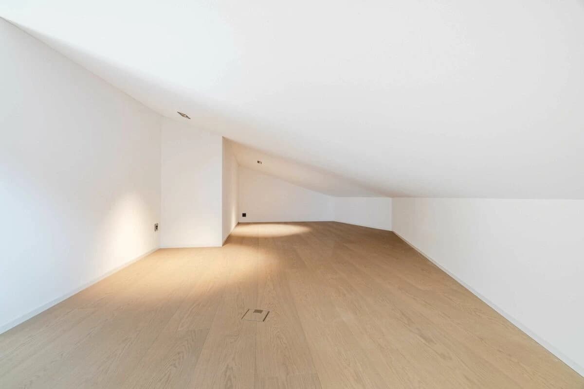 Erstbezug Neubau: Design, Licht & Komfort - Exklusive 5.5 Zimmer-Dachattikawohnung im beliebten Horn