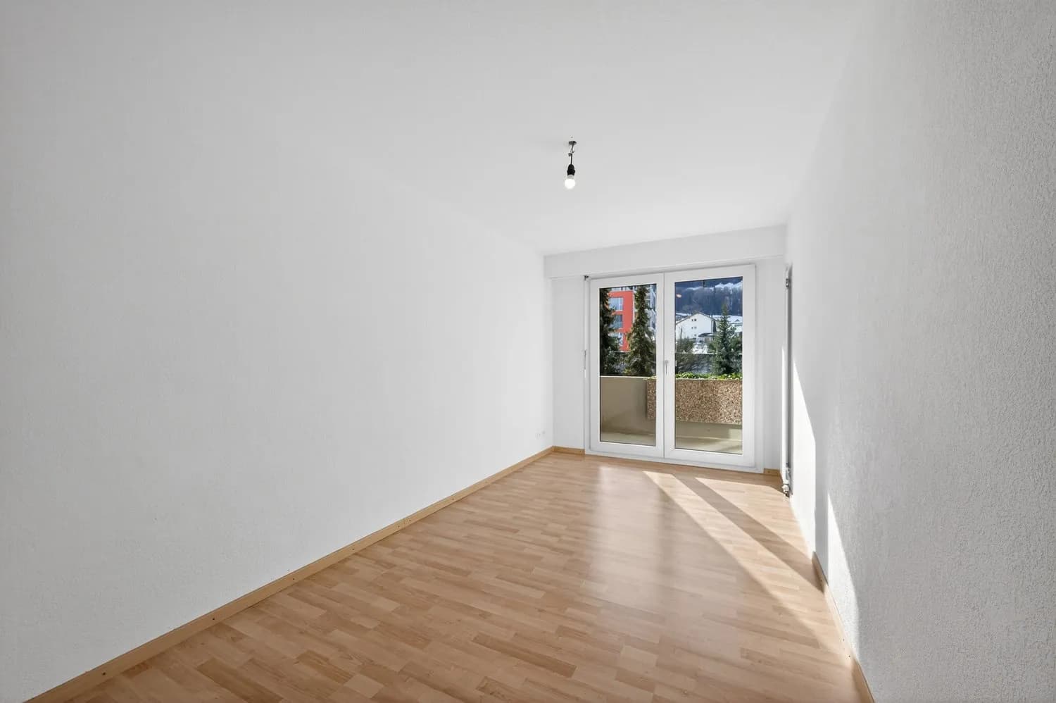 Familienidylle in Reichenburg SZ-ruhig, zentral und mit Bergblick