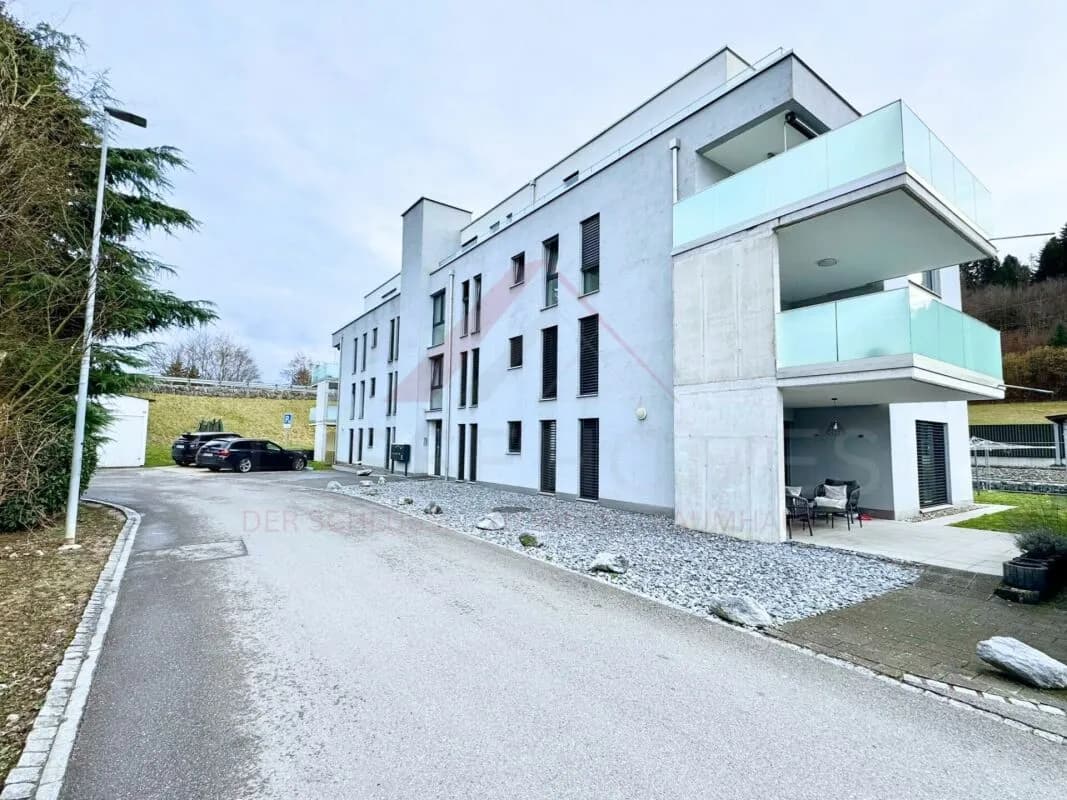 Moderne 4.5-Zimmer-Wohnung mit 159 m² Wohnfläche, Lift und 25 m² Balkon in Studen BE