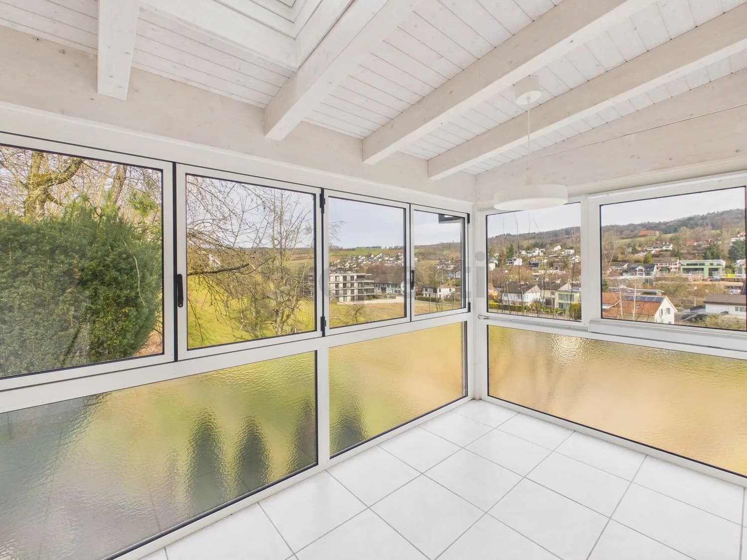 Grosszügiges 5.5-Zimmer Reihenhaus in ruhiger Hanglage