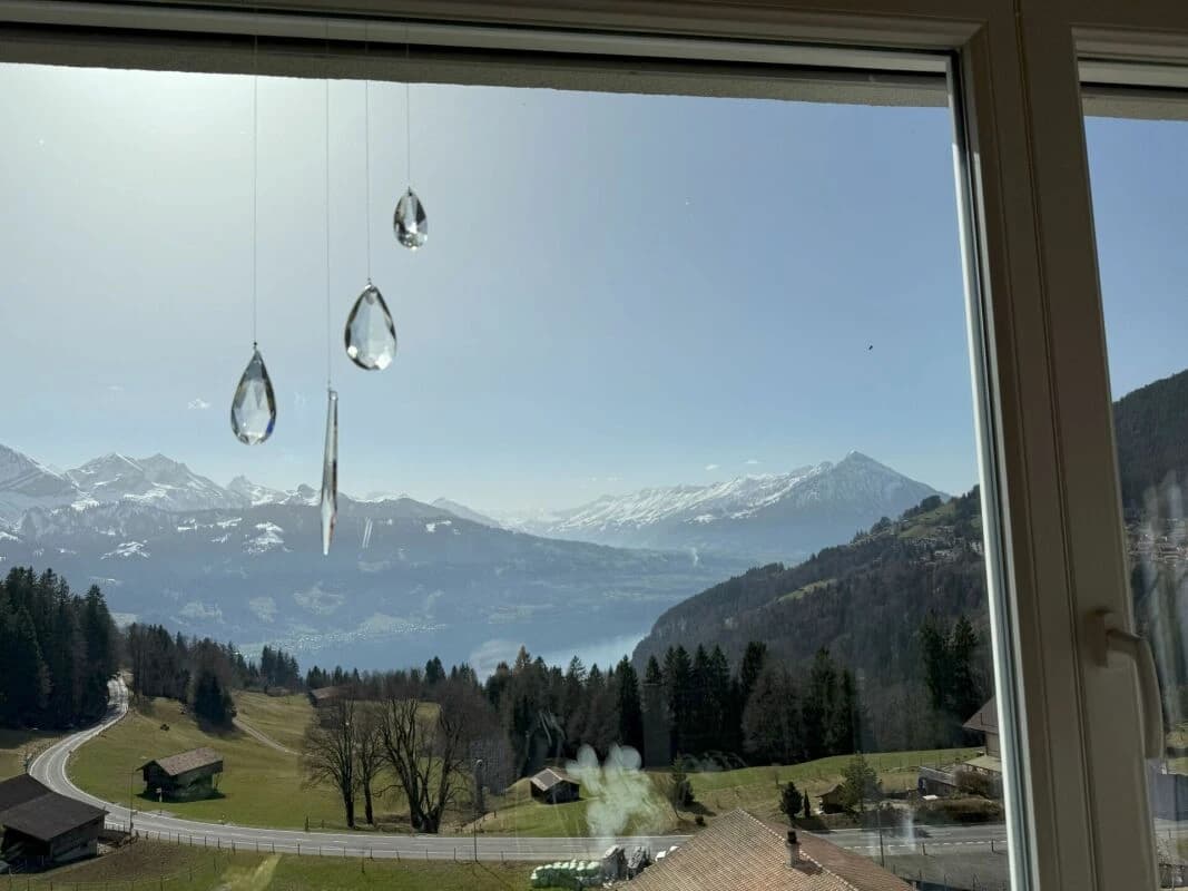 unverbaubarer Weitblick über den Thunersee und die umliegenden Bergketten